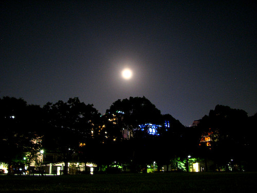 天神中央公園にてお月見