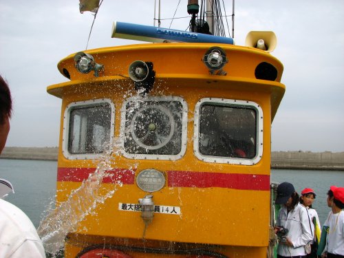 回転して海水を吹き飛ばす！